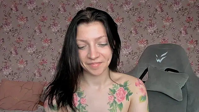 LolaRozzie Adlı Modelin Canlı XXX Sohbeti