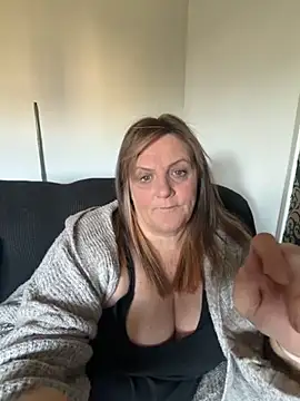 Chat XXX en directo de Busty-GilfQuinn