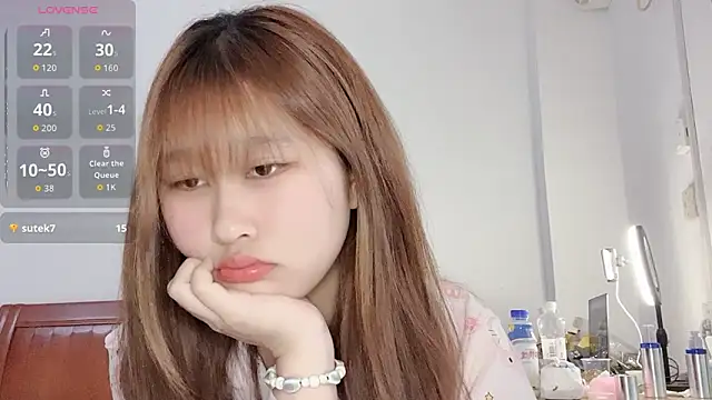 D-Dandan élő XXX-chatje