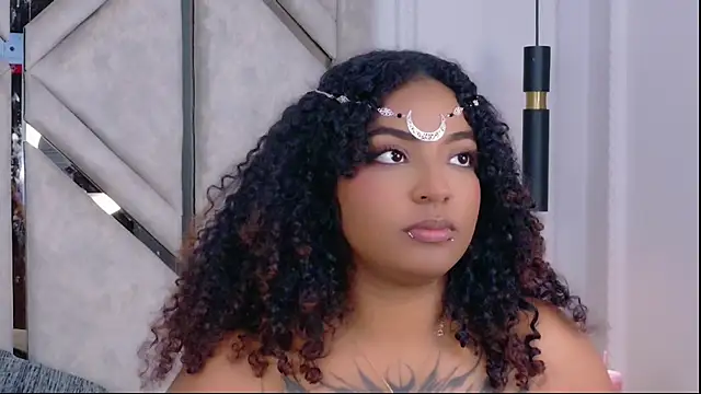 Chat +18 de Cristal-Jonnes ao vivo