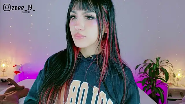 Chat +18 de cuteezoe ao vivo