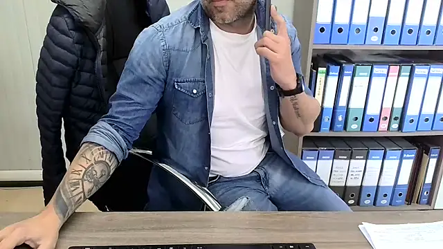 Evasionee: διαδικτυακό σόου στην κάμερα