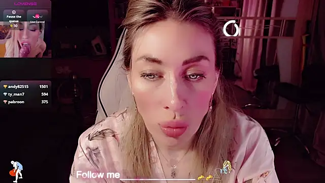 แชท XXX สดของ AnnieGOld_