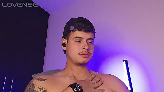 BjornSteel: διαδικτυακό σόου στην κάμερα