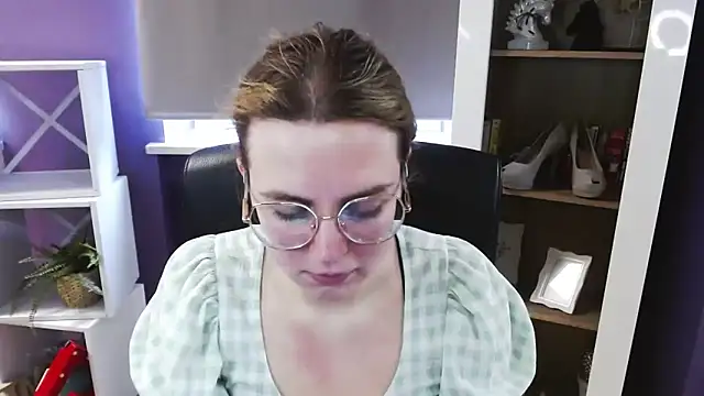 Zoey_Erotic Adlı Modelin Canlı XXX Sohbeti