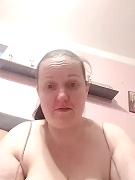 Chat +18 de BustyLadyAlma ao vivo