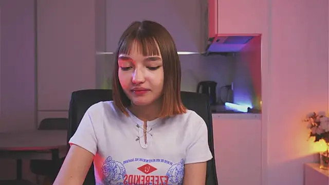 Chat +18 de Leyla_crsh ao vivo