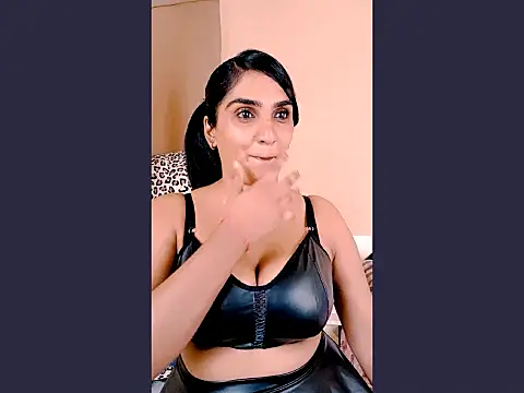 Eroticindian07's Live XXX Chat