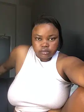 Curveysinaa: онлайн-секс-чат