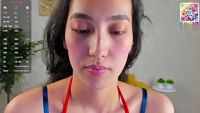 FlirtyAura's Live XXX Chat