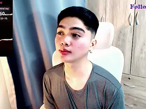 SkinnyKen23 Pertunjukan Webcam