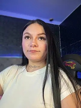 Megaan__More Adlı Modelin Canlı XXX Sohbeti