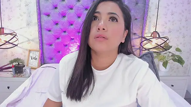 Chatroom XXX en direct de NicolMillerr_