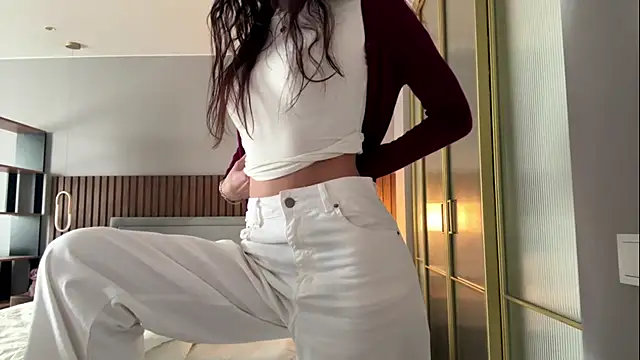 MinnaWatwood's Live XXX Chat