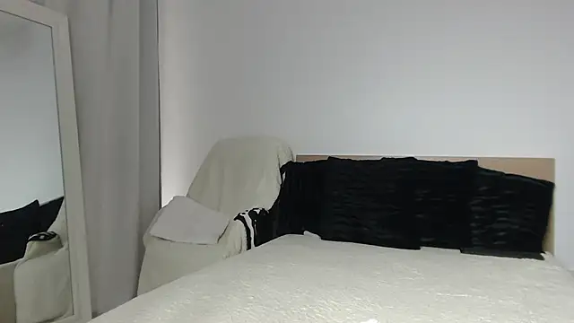 Layla23a: онлайн-секс-чат