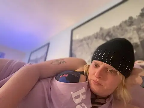 KITTYBOOBOOFUXX Live XXX-chat