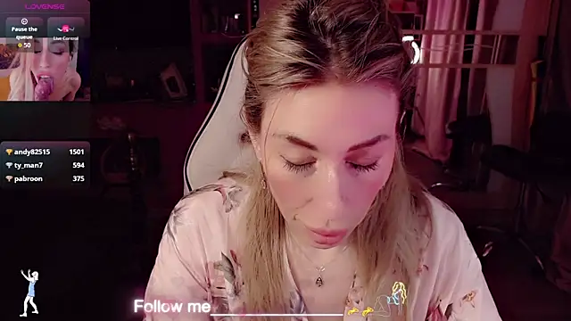 XXX chat uživo modela AnnieGOld_