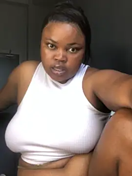 Curveysinaa: онлайн-секс-чат