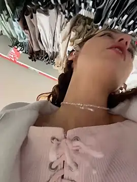 Chatroom XXX en direct de DollyTall