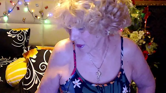 HappyWomanOn Chat XXX in diretta