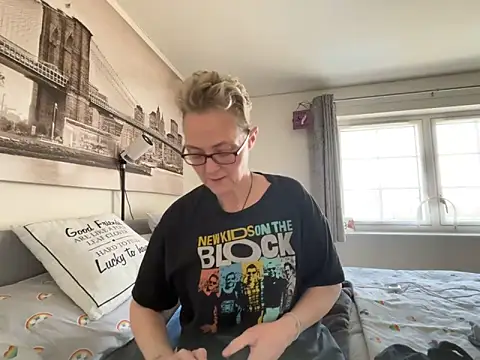 Curvy-Jinx Adlı Modelin Canlı XXX Sohbeti