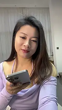 mo-mo-69 – Live XXX-chat