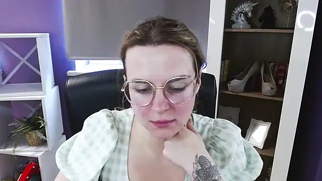 Zoey_Erotic: онлайн-секс-чат