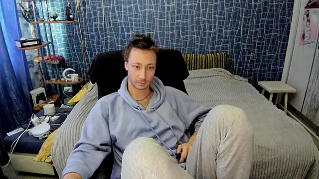 Show modela CuteBoy228 na web-kameri