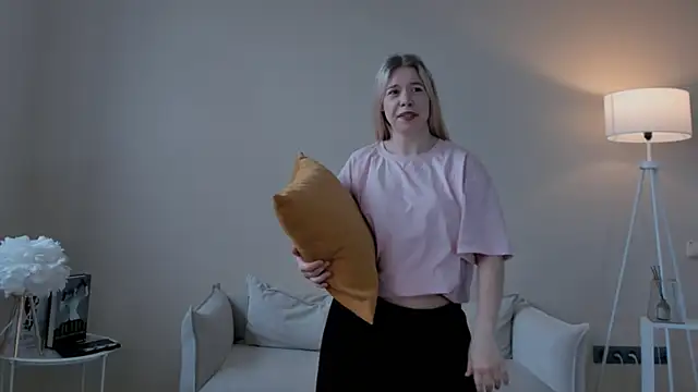 TrenaCavitt's Live XXX Chat