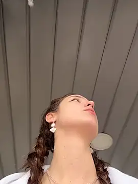 DollyTall: онлайн-секс-чат