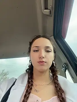 DollyTall's Live XXX Chat