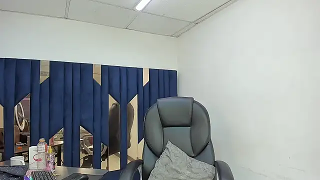 Aisha_hotts777 Adlı Modelin Web Kamerası Şovu