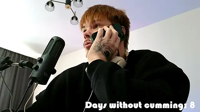 DENIS_HERE Pertunjukan Webcam