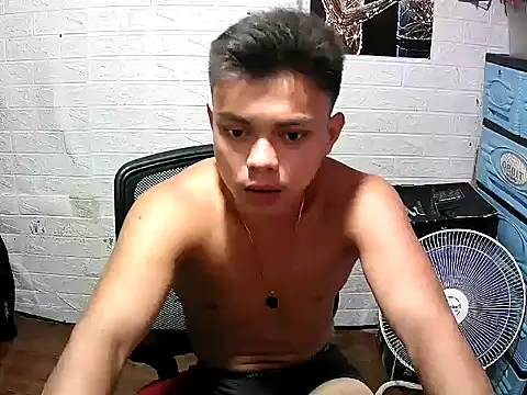 Pinoy_GoodFuckerx69 网络视讯表演