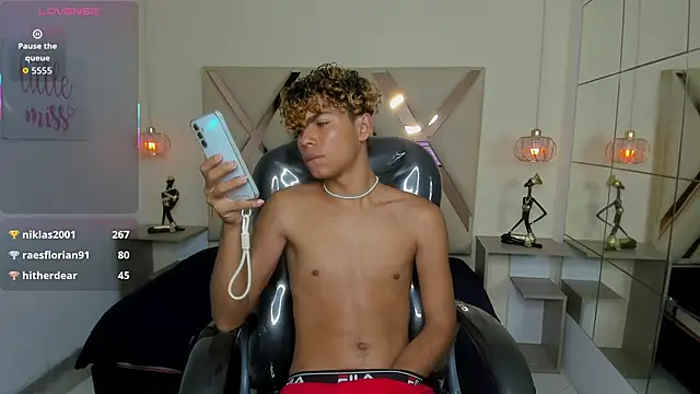 Anyelo_Twink 即時 XXX 聊天