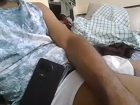 Madhu08fm: διαδικτυακό σόου στην κάμερα