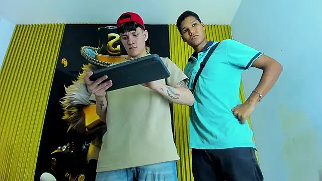 Gang_Members_xxx_'s Webcam Show