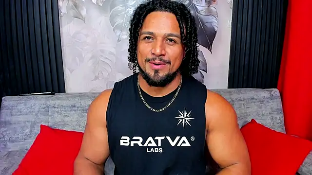 MikeEstevess Show in webcam