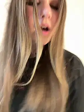 Show modela PumaShyXD na web-kameri