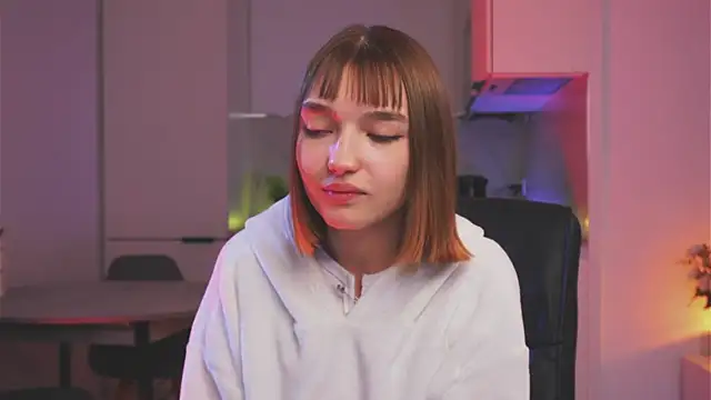 Chat +18 de Leyla_crsh ao vivo