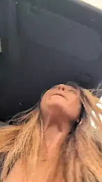 Risky_girl23_ Chat XXX live