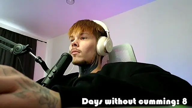 DENIS_HERE Pertunjukan Webcam