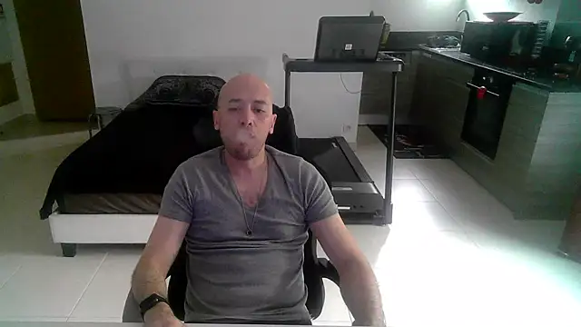 Show modela ALi_084 na web-kameri