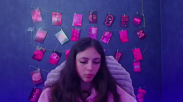 KissMeJulia's Live XXX Chat