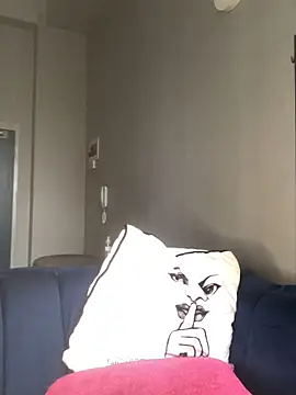 Curveysinaa Adlı Modelin Canlı XXX Sohbeti