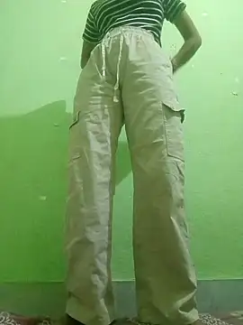 nidhiyadav00 Adlı Modelin Canlı XXX Sohbeti