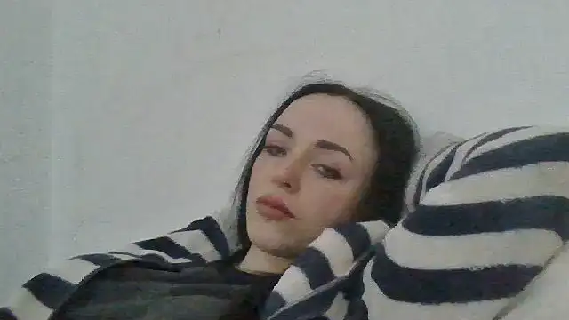 Trinsy_Love Adlı Modelin Canlı XXX Sohbeti