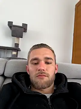 Benjamiinlt's Live XXX Chat