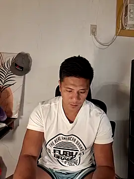 Felix_Asher: διαδικτυακό σόου στην κάμερα