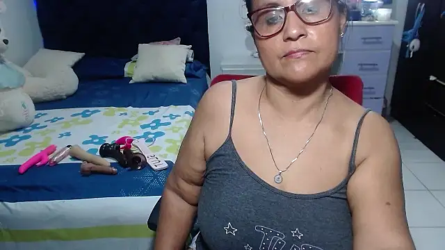 pervert_mommy_ live XXX chat